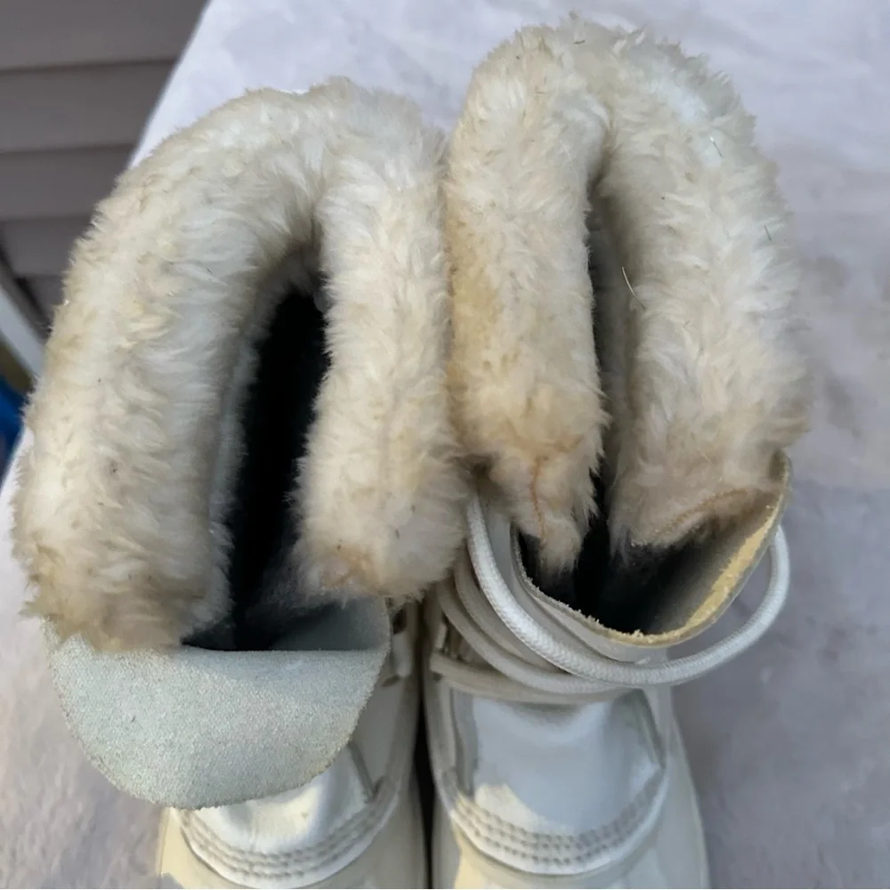 Vintage Sorel Cream Winter Boots Size 5